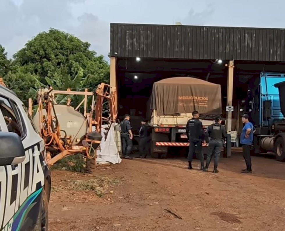 Homem morre esmagado por carreta durante serviços em uma oficina mecânica em cidade do MS
