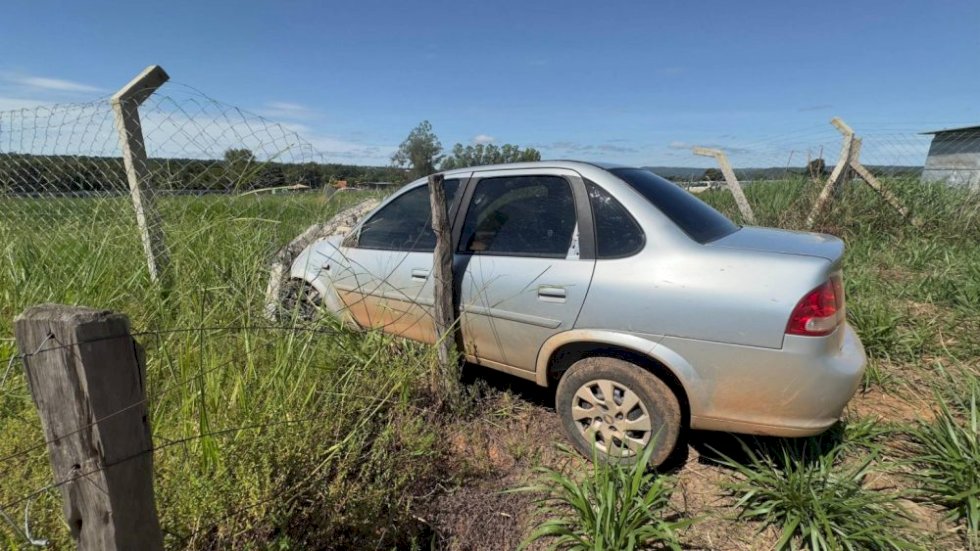 Motorista embriagado é preso após colidir veículo e resistir à prisão