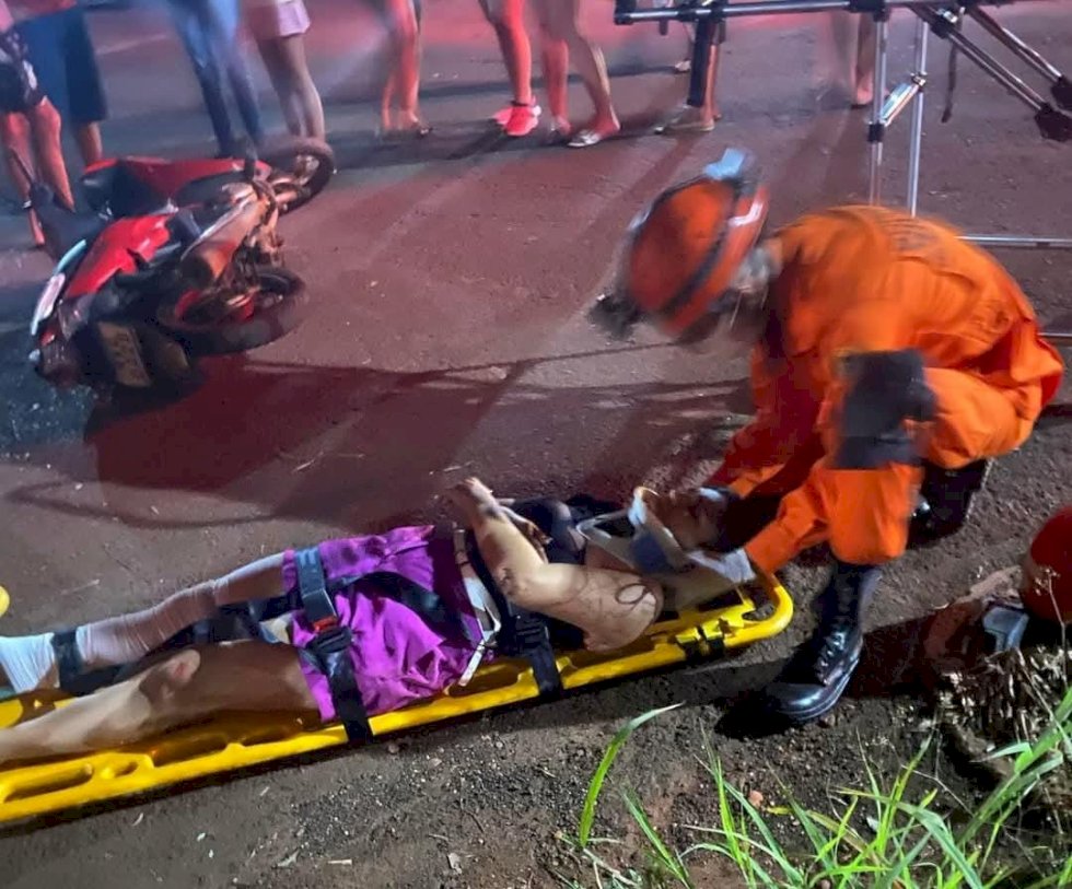 Acidente envolvendo moto e carro, deixa duas vítimas feridas