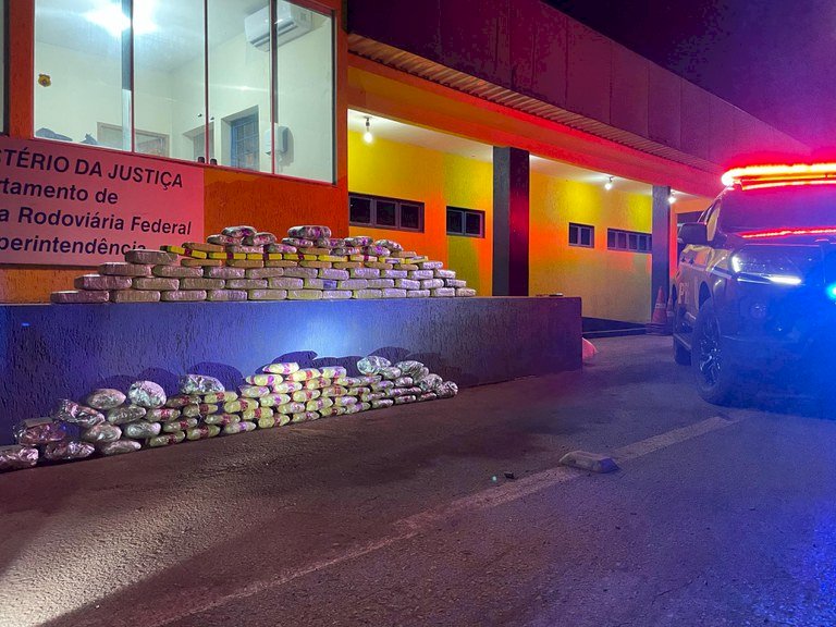 PRF apreende maconha e cocaína