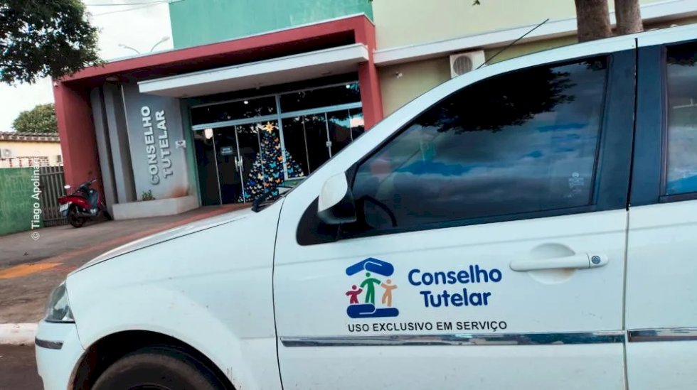 Mãe é detida após deixar três filhos trancados em casa para ir ao carnaval