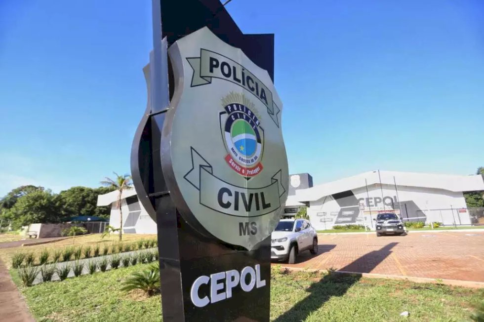 Após discussão, homem busca arma e atira contra familiares