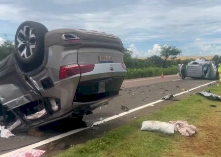 Cinco pessoas ficam feridas em acidente entre dois carros na BR-163