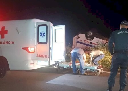 Ambulância de Prefeitura capota após colisão durante ultrapassagem na MS-395