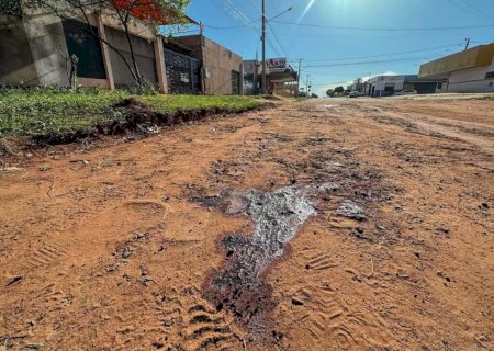 Homem é atacado por motociclista e morto a facadas