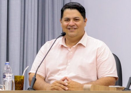 Marcio Alves requer estacionamento temporário e rotativo, solução para quedas de energia constantes e pede criação de reforço escolar