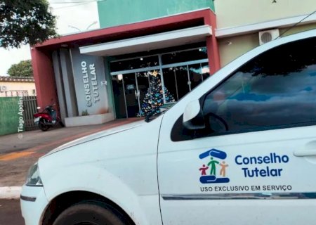 Mãe é detida após deixar três filhos trancados em casa para ir ao carnaval