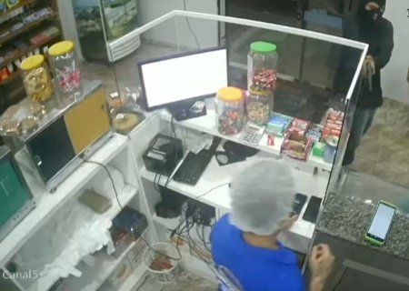 Criminoso armado com revólver assalta comércio no centro de Nova Andradina