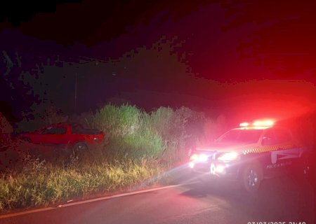 Ivinhema - Motorista perde controle da direção de veículo na MS-141, sai da pista e três são encaminhados para o hospital
