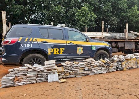 PRF apreende cocaína, maconha, munições e uma arma