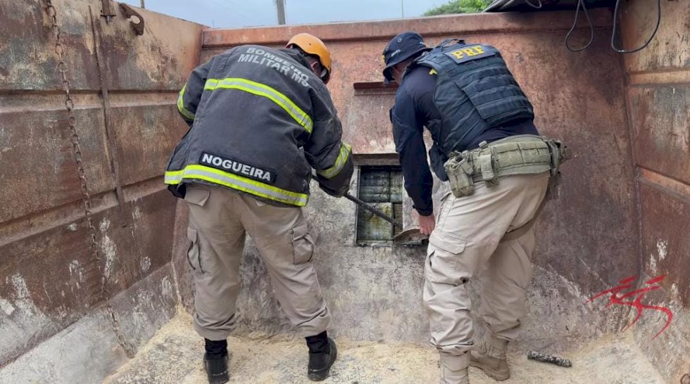 PRF apreende carga milionária de cocaína escondida em carreta bitrem; motorista preso