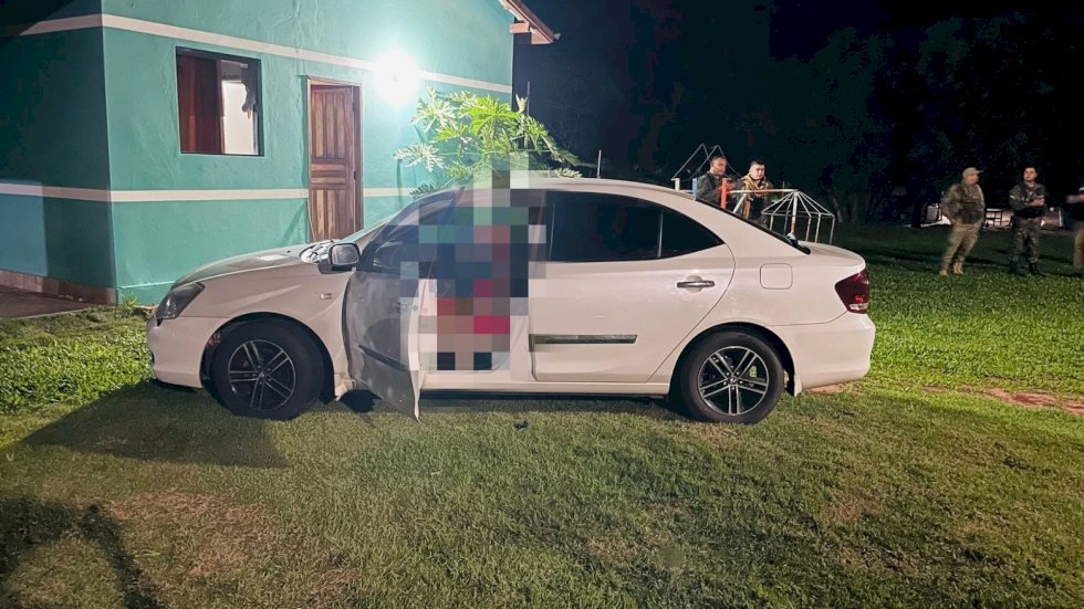 Policial aposentado é assassinado dentro do próprio carro em frente a sua residência