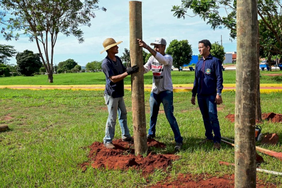 Prefeitura de Ivinhema iniciou construção de pergolados na praça de Nego Capucci