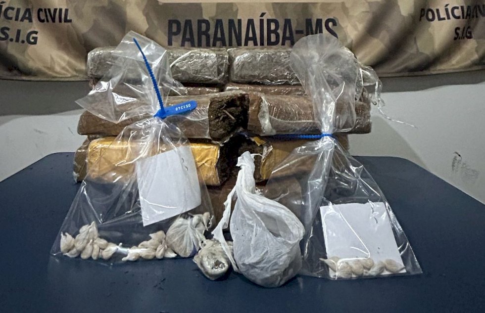 Polícia Civil prende mulher e apreende duas adolescentes por tráfico de drogas
