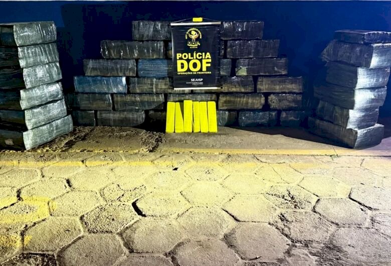 Com ajuda de helicóptero, polícia apreende quase 1,3t de maconha em veículo furtado