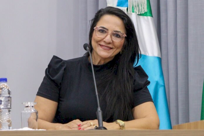 Lucimar Viana solicita postes de iluminação publica, uma moto para posto de saúde do Triguenã e reforma e ampliação da UBS