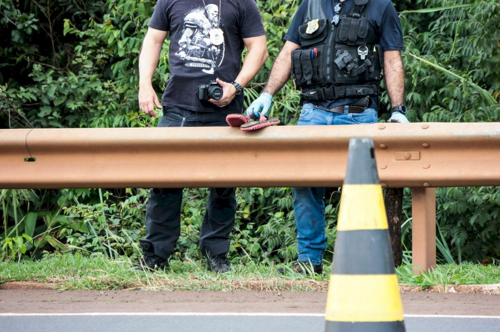 Corpo de homem nu é encontrado na beira de rio