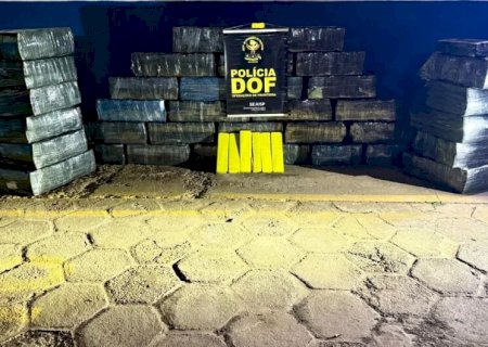 Com ajuda de helicóptero, polícia apreende quase 1,3t de maconha em veículo furtado