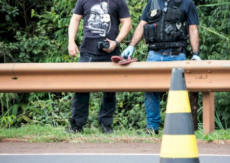 Corpo de homem nu é encontrado na beira de rio