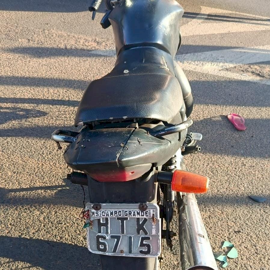 Ivinhema - Acidente entre carro e moto deixa duas vítimas com ferimentos leves