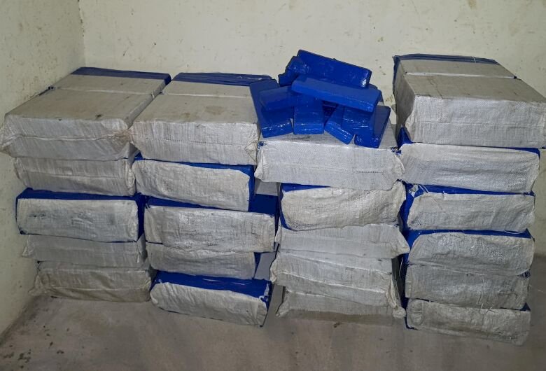 Polícia apreende quase 1 tonelada de drogas em residência utilizada por traficantes