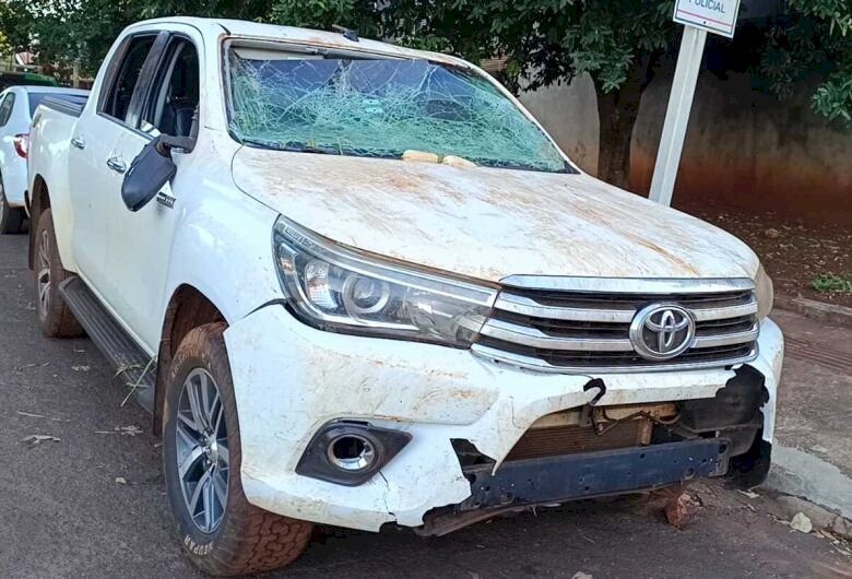 Caminhonete carregada com quase 1t de drogas tomba durante perseguição
