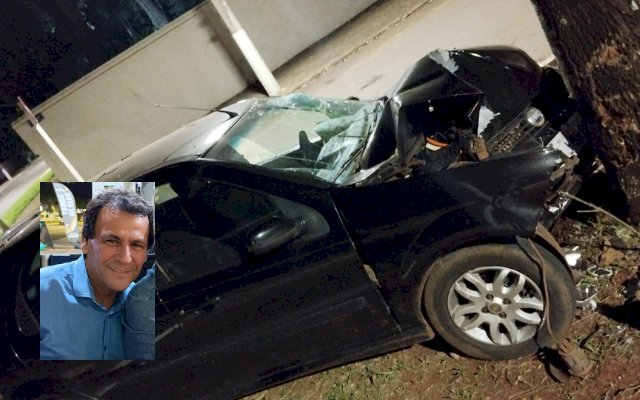 Motorista morre após bater carro em árvore