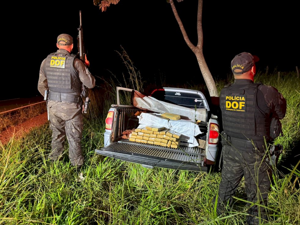 DOF apreende carro com 400 quilos de drogas