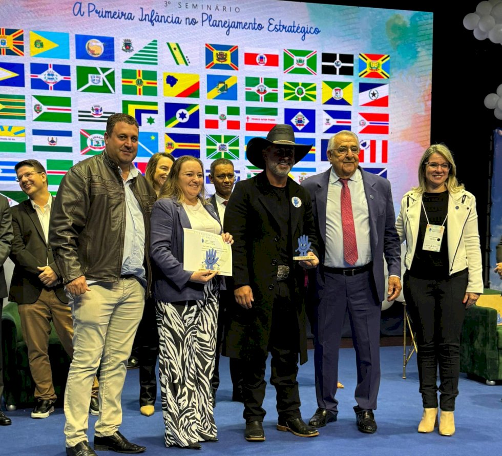 Prefeito e Secretário de Educação de Ivinhema participam do 3⁰ Seminário \'A Primeira Infância no Planejamento Estratégico\'