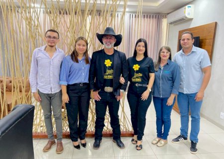 Prefeito de Ivinhema se reuniu com gerente da UEMS de Ivinhema e professores para discutirem novos cursos para a Unidade.