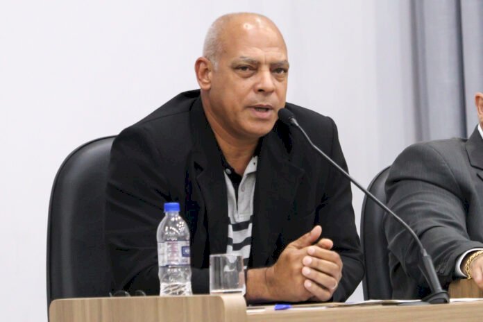 Claudião do Raio X pede convênios com instituições que prestam atendimento à crianças com TEA e “quebra-molas” em Amandina