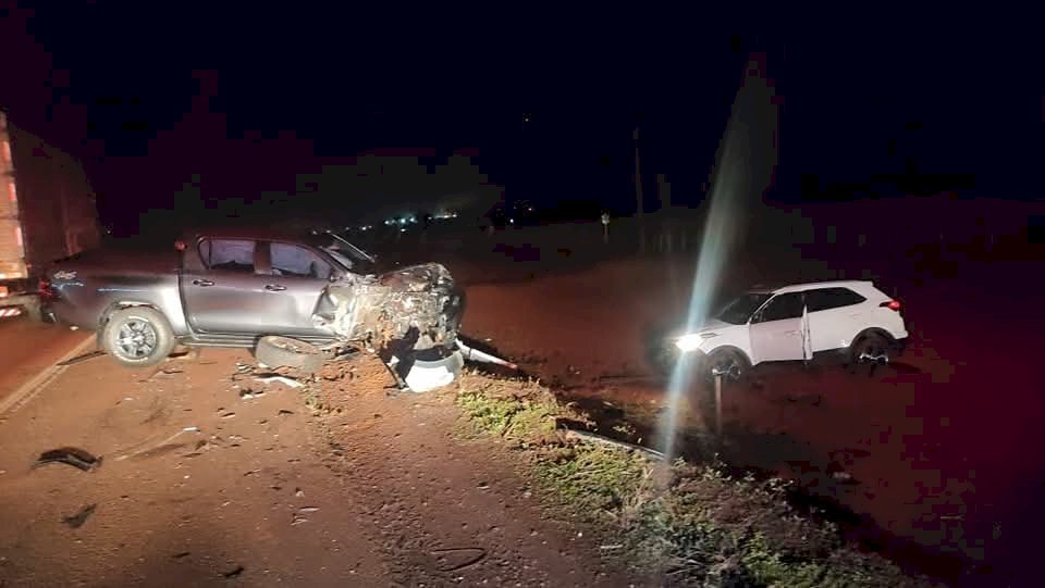 Colisão entre caminhonete e carro deixa duas vítimas feridas na BR -163