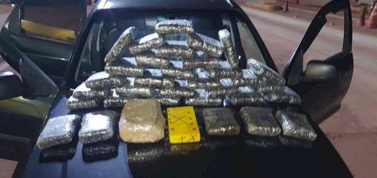 PRF prende dupla com maconha e cocaína
