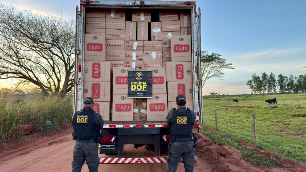 DOF apreende caminhão com 30 mil pacotes de cigarros contrabandeados
