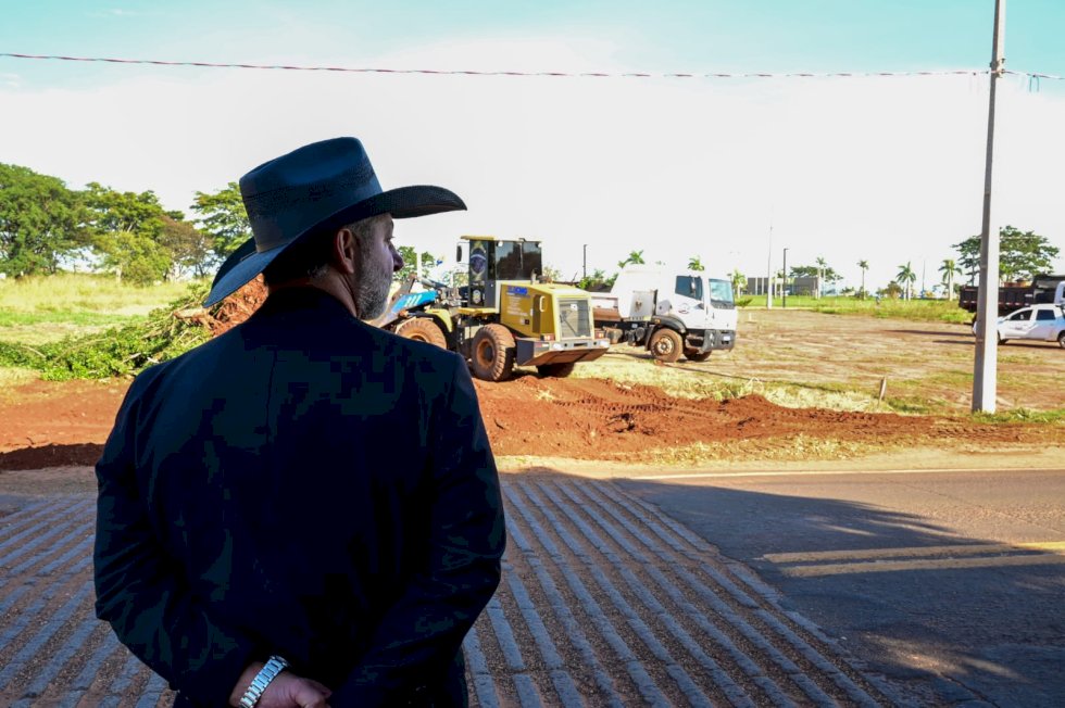 Prefeito e Ivinhema deu início a obra duplicação da Avenida Brasil