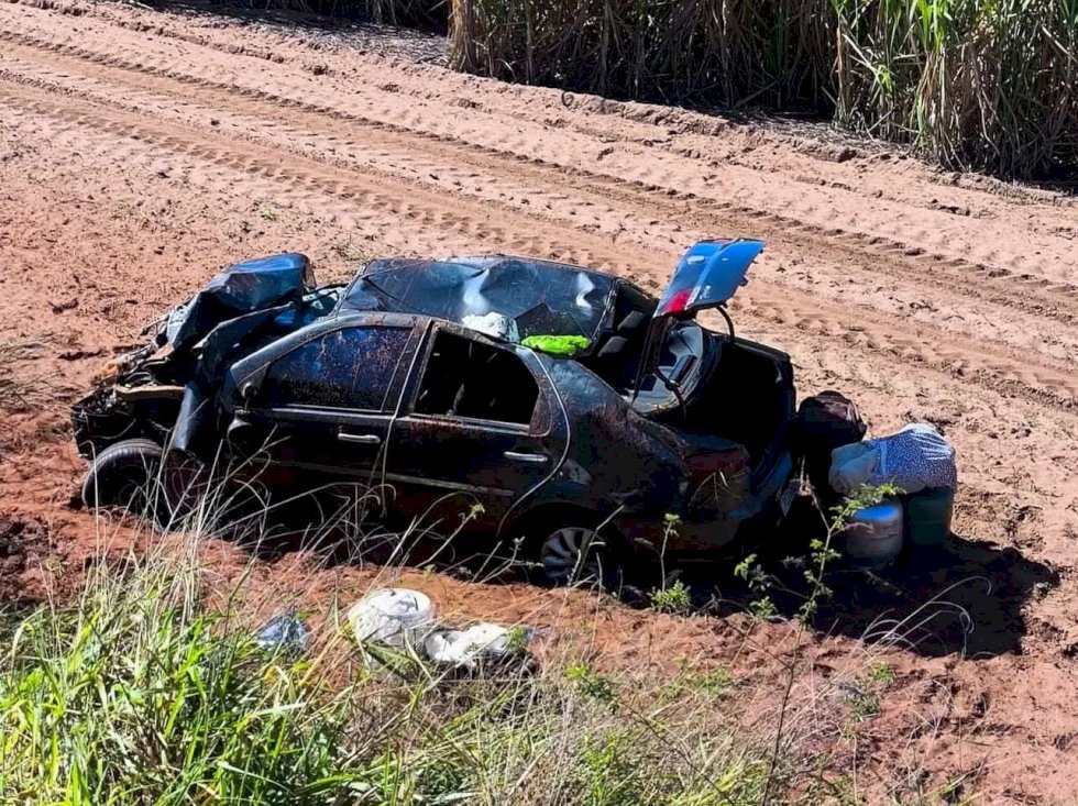Motorista perde controle da direção e capota veiculo na MS-223