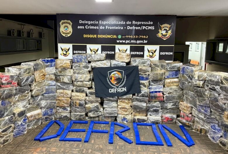 Polícia encontra mais de 3 toneladas de maconha escondidas em carga de aveia