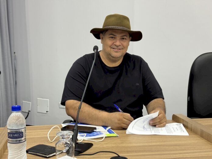 Marcio Alves pede levantamento e cascalhamento de estradas da Gleba Piravevê