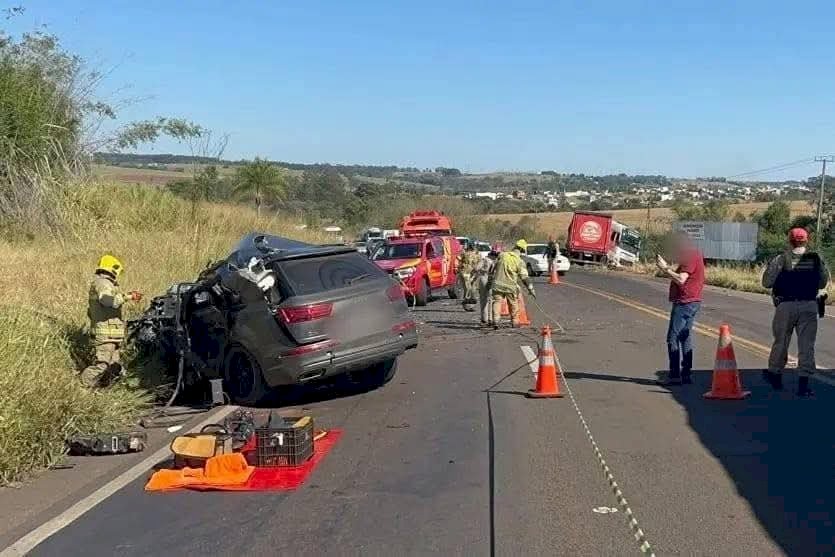 Médico morre em colisão frontal na PR-323