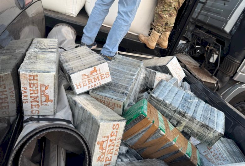 Caminhões-baú que saíram da Bolívia com 1t de cocaína são apreendidos em MS