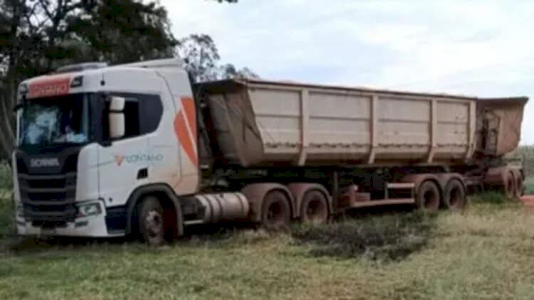 Criança morre após caminhão bater em poste e ficar energizado