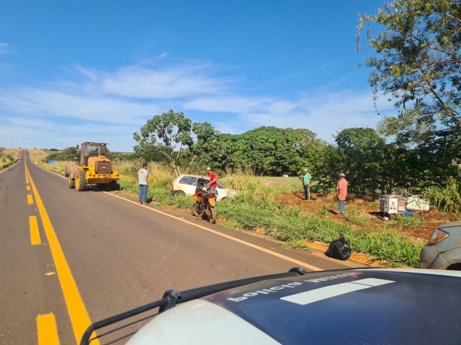 Homem sai ileso de capotamento na MS-320