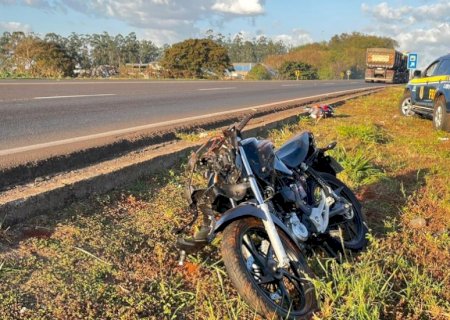 Jovem morre em acidente entre moto e ambulância na BR-163