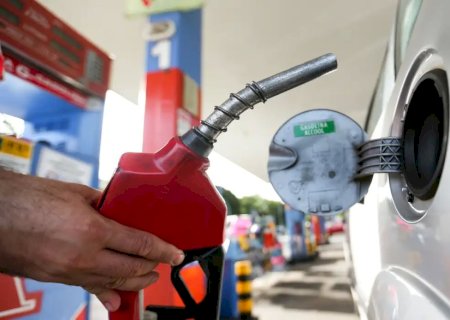 Combustível: governo prevê queda de preço se petróleo mantiver cotação