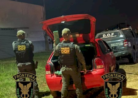 Carro furtado em Curitiba é recuperado pelo DOF com mais de 50 quilos de drogas