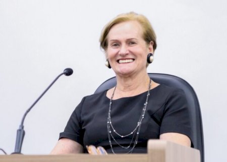 Professora Denir apresenta Moção Honrosa de Reconhecimento ao Projeto Sagrado Coração e pede instalação de bancos públicos na praça do bairro Eco Park