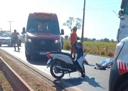 Motociclista morre em acidente envolvendo moto e caminhão na BR -262