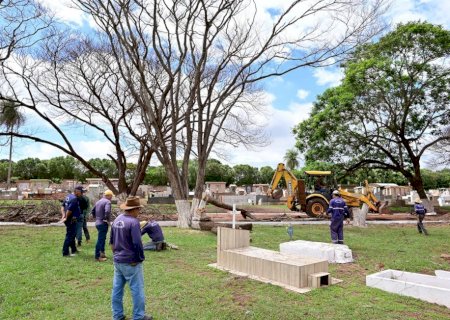 Secretaria de obras está fazendo manutenção no cemitério de Ivinhema