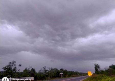 Ivinhema - Vendaval derruba três poste na MS-141, e deixa cidade de Angélica sem energia