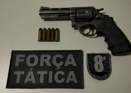 Polícia Militar prende homem armado e com dois mandados por homicídio em Nova Andradina
